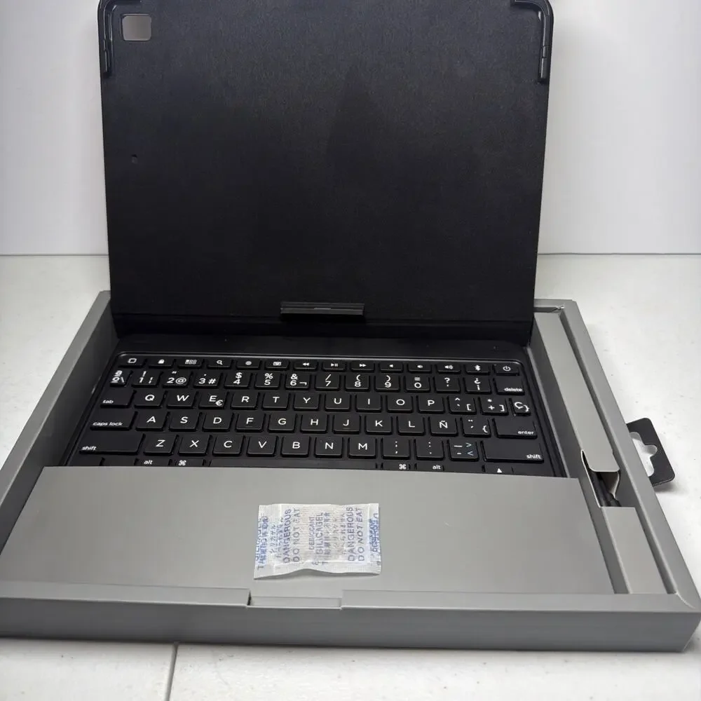 ZAGG Messenger Folio Bluetooth Keyboard Case for iPad 9.7” New Open Box